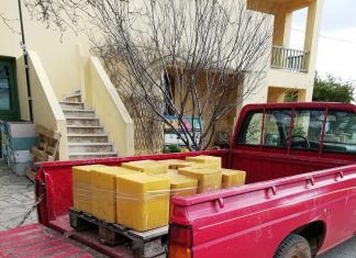 Έτοιμο και το κεράκι μας. Πάμε για να φτιάξουμε κηρήθρες. Η άνοιξη πλησιάζει